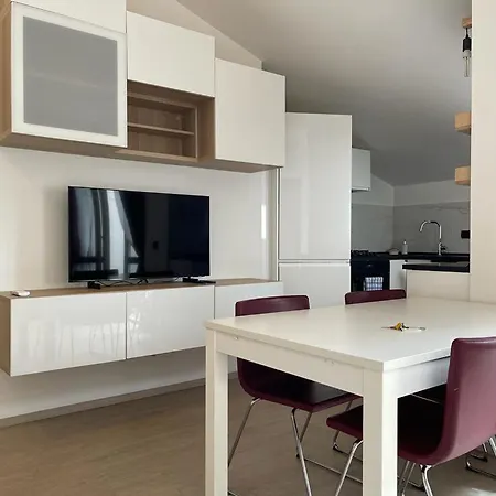 Апартаменты Kibilu - Bilocale Con Piscina Parcheggio Vicinanze Maggiore Brebbia