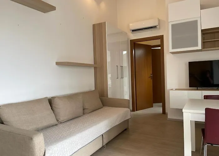 Kibilu - Bilocale Con Piscina Parcheggio Vicinanze Maggiore Brebbia